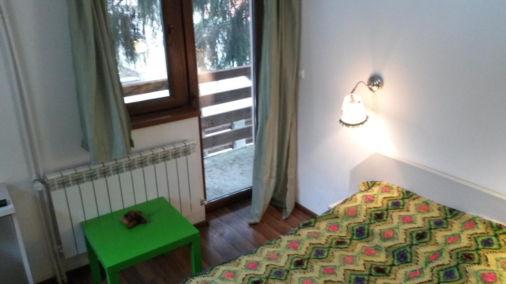 La Buni Buşteni Стая снимка