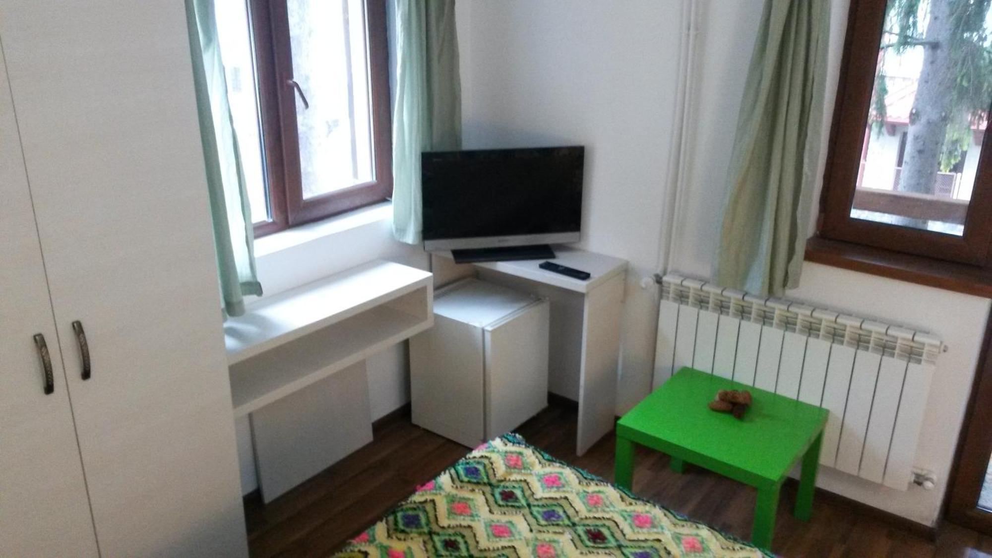La Buni Buşteni Стая снимка
